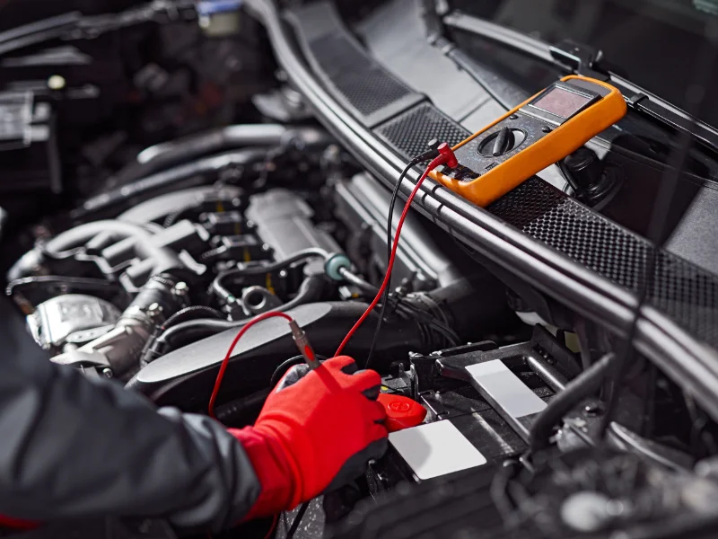 elettrauto-per-diagnosi-elettrica-auto